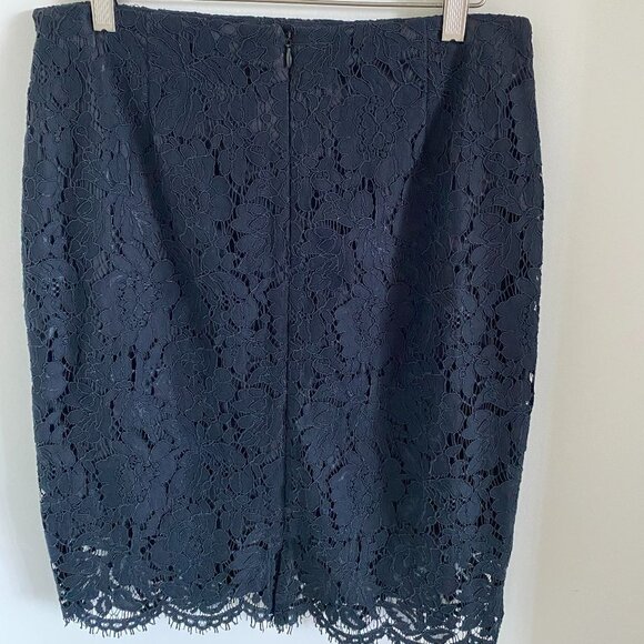 BANANA REPUBLIC BLACK LACE MINI PENCIL SKIRT WITH BACK ZIPPER AND SLIT - Picture 2 of 7